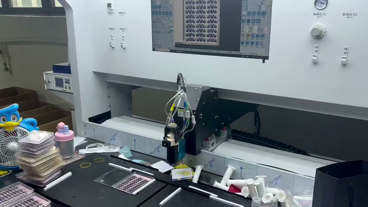 Digital pattern control equipment supporting customized lash development